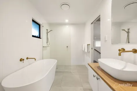 Property photo of 15 Kowhai Street Kenmore QLD 4069