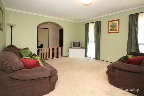 Property photo of 1 Wyuna Walk Mooroolbark VIC 3138