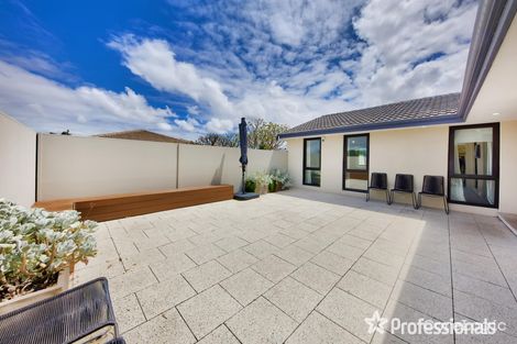 Property photo of 32 Holdhurst Way Morley WA 6062