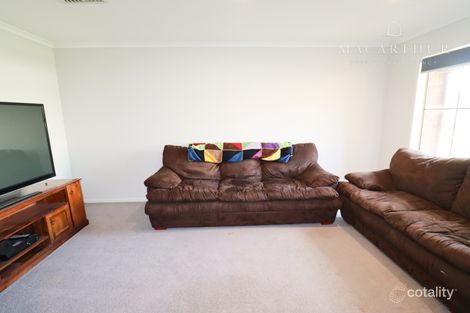Property photo of 15 Lyndoch Place Bourkelands NSW 2650