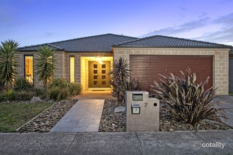 Property photo of 7 Dunferline Crescent Cranbourne VIC 3977