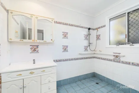Property photo of 54 Hillcrest Avenue Scarness QLD 4655
