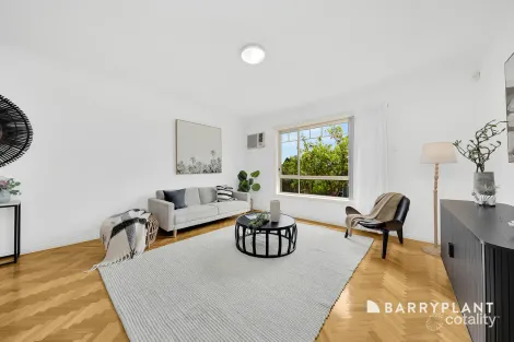 Property photo of 23 Hobson Crescent Mill Park VIC 3082