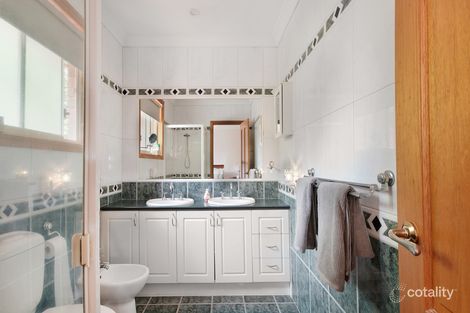 Property photo of 5 Considen Close Mill Park VIC 3082