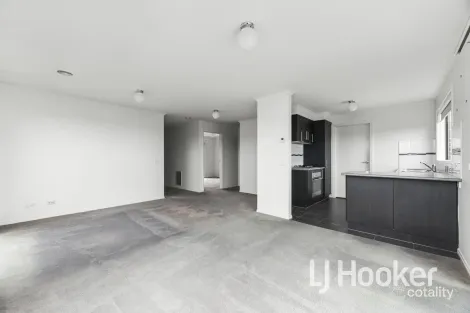Property photo of 12/107 Army Road Pakenham VIC 3810