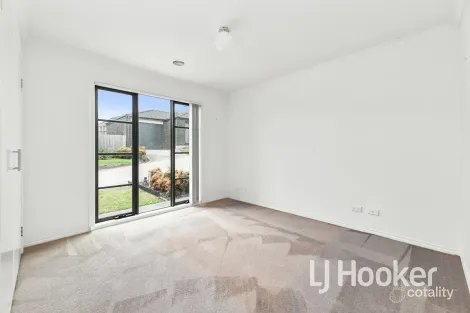Property photo of 12/107 Army Road Pakenham VIC 3810