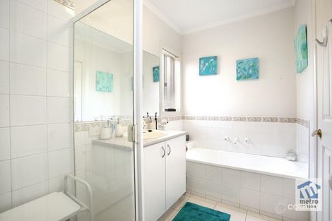 Property photo of 2 Parry Court Carrum Downs VIC 3201