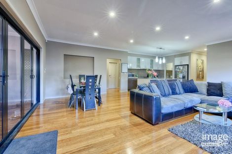 48 Ravensbourne Cct, Waterford, QLD 4133