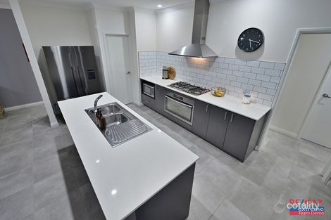 Property photo of 29 Featherleaf Elbow Banksia Grove WA 6031