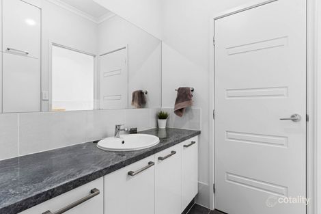 Property photo of 2 Braeview Circuit Evanston SA 5116