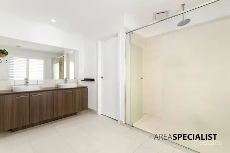 Property photo of 136 Nelson Street Cranbourne East VIC 3977