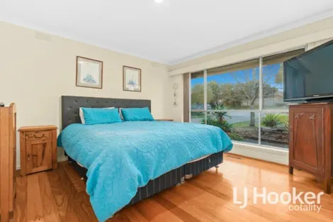 Property photo of 6 Waroona Court Pakenham VIC 3810