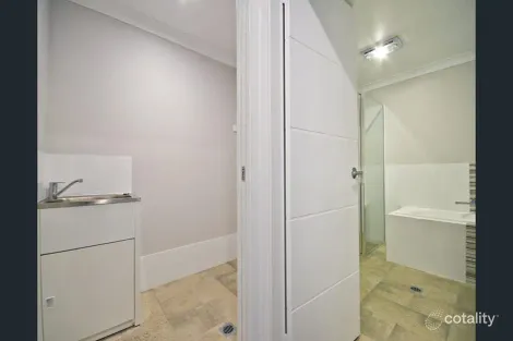 Property photo of 19B Apsley Crescent Dubbo NSW 2830