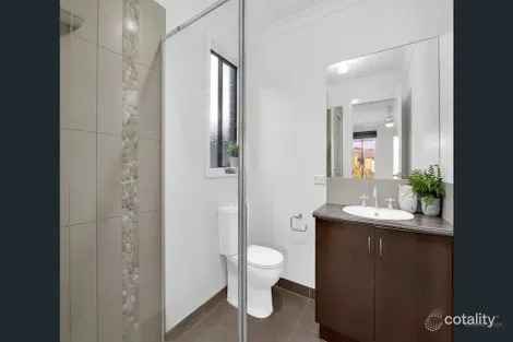 Property photo of 90 Gallery Way Pakenham VIC 3810