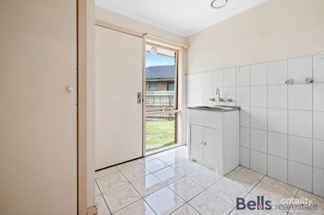 Property photo of 3 Hotham Close Deer Park VIC 3023