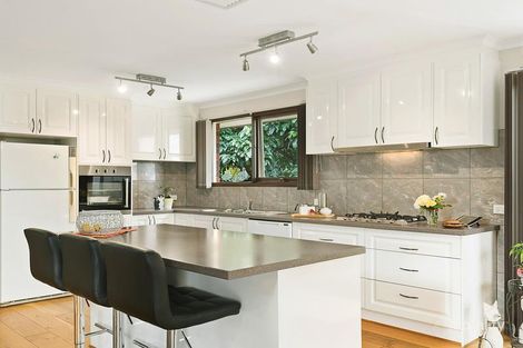 Property photo of 13 Trenton Place Mooroolbark VIC 3138