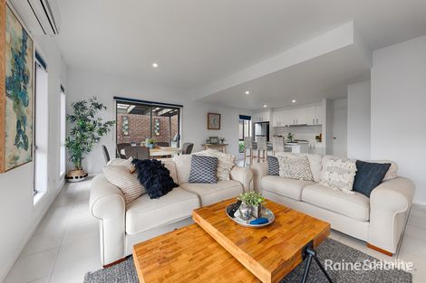 Property photo of 1/23 Outlook Way Sunbury VIC 3429