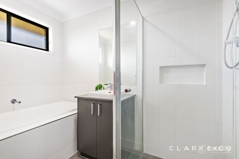 Property photo of 26 Royston Circuit Farley NSW 2320