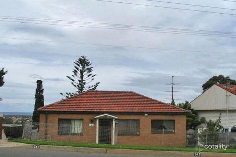241 Flagstaff Rd, Lake Heights, NSW 2502