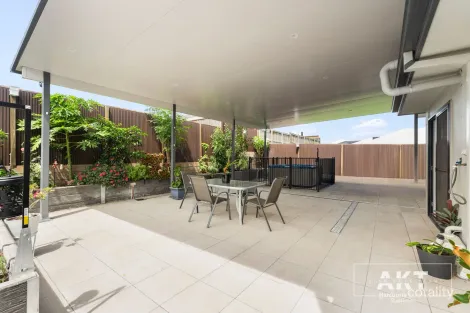 Property photo of 16 Byron Drive Jimboomba QLD 4280