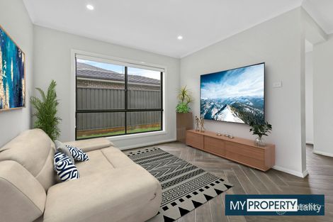 Property photo of 30 Mulvihill Crescent Denham Court NSW 2565