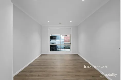 Property photo of 97 Montbrae Circuit Narre Warren North VIC 3804