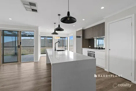 Property photo of 97 Montbrae Circuit Narre Warren North VIC 3804