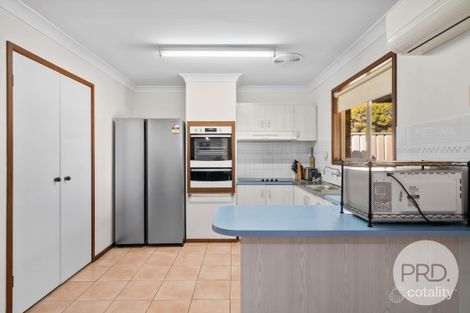 Property photo of 2 Tura Place Glenfield Park NSW 2650