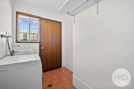 Property photo of 2 Tura Place Glenfield Park NSW 2650