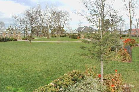 Property photo of 10 Emmer Green Retreat Cranbourne East VIC 3977