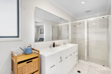 Property photo of 14 Figbird Close Goodna QLD 4300