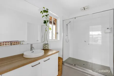 Property photo of 4 Silver Oak Way Mount Duneed VIC 3217