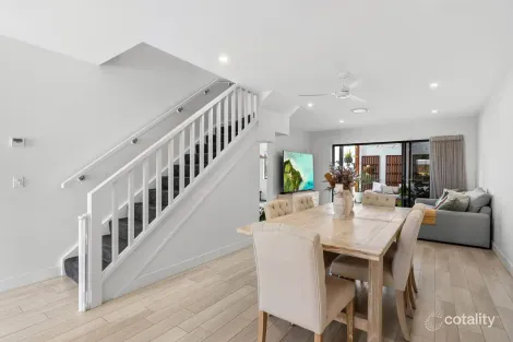 Property photo of 42 West Avenue Wynnum QLD 4178