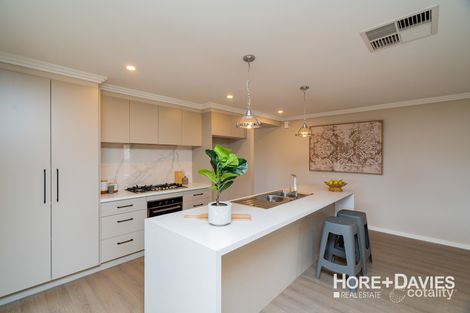 Property photo of 39 Bradman Drive Boorooma NSW 2650