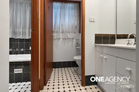 Property photo of 35 Sandpiper Crescent Claremont Meadows NSW 2747