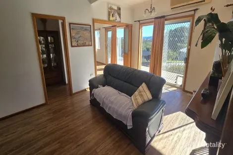 Property photo of 5 Fairway Cove Macksville NSW 2447