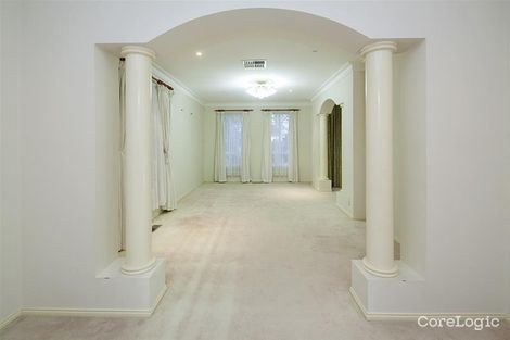Property photo of 18 Barnsley Drive Endeavour Hills VIC 3802