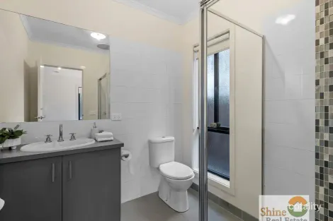 Property photo of 77 Wurrook Circuit North Geelong VIC 3215
