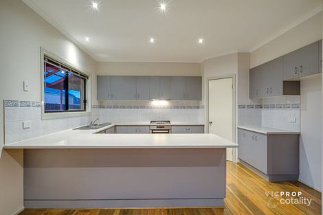 Property photo of 8 Fennel Drive Point Cook VIC 3030