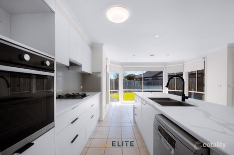 Property photo of 2 Euston Court Berwick VIC 3806