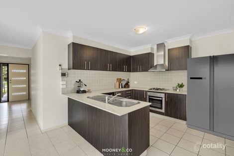 Property photo of 14 Kingsbarn Court Cranbourne VIC 3977