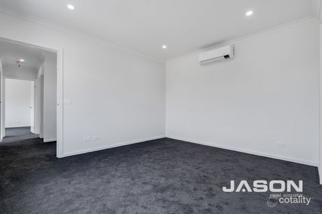 Property photo of 5 Banksia Grove Tullamarine VIC 3043