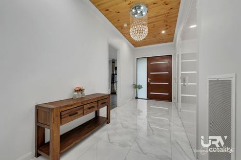Property photo of 35 Bunting Crescent Kalkallo VIC 3064