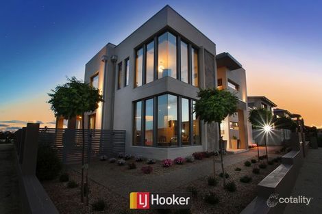 Property photo of 2 Donald Horne Circuit Franklin ACT 2913