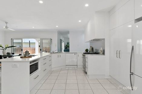 Property photo of 32 Summerhill Drive Mooroobool QLD 4870