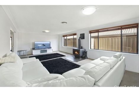 Property photo of 8 Wakool Crescent Woongarrah NSW 2259