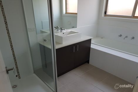 Property photo of 11 Elderberry Way Pakenham VIC 3810