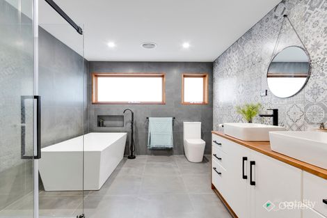 Property photo of 2 Ash Grove South Langwarrin VIC 3910