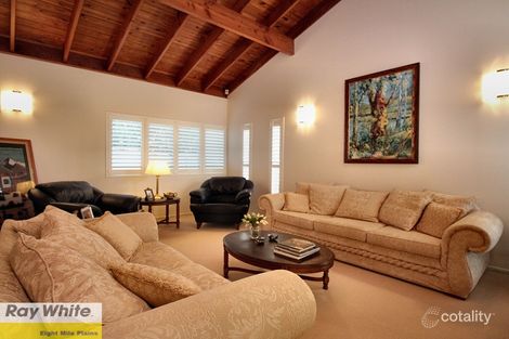 Property photo of 64 Oakleaf Street Eight Mile Plains QLD 4113