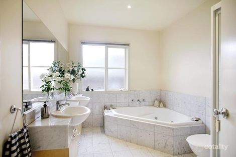 Property photo of 4/240 Queens Parade Fitzroy North VIC 3068